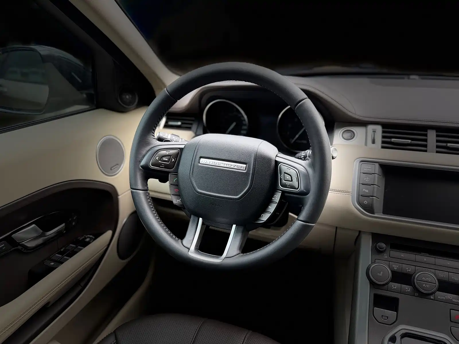 صورة 7 - Land Rover Range Rover Evoque (Import)