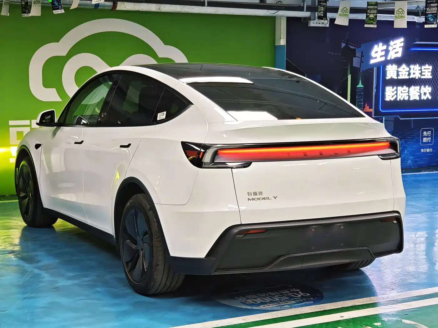 TESLA MODEL Y