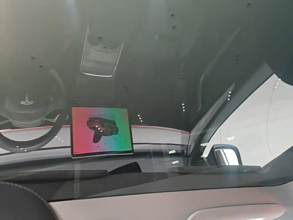 Photo 14 - Tesla Model Y
