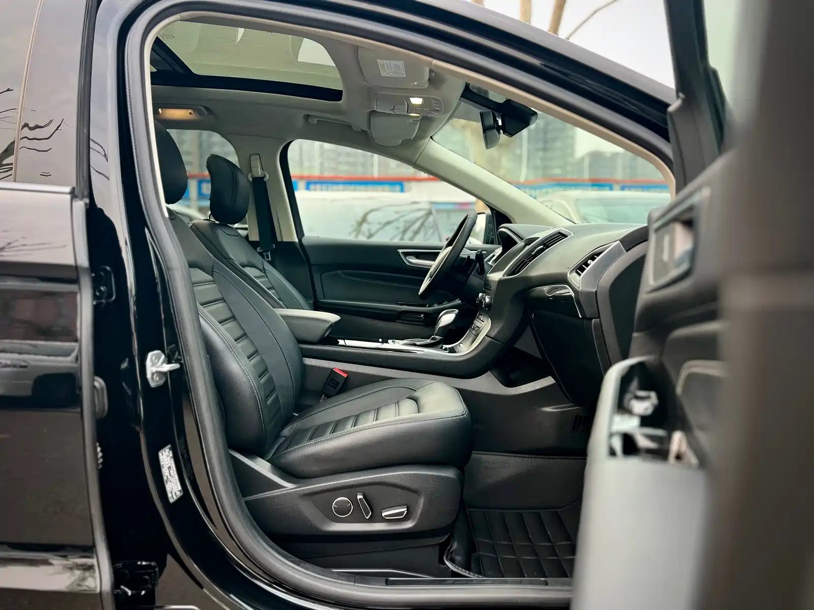 Фото 30 - Ford Edge