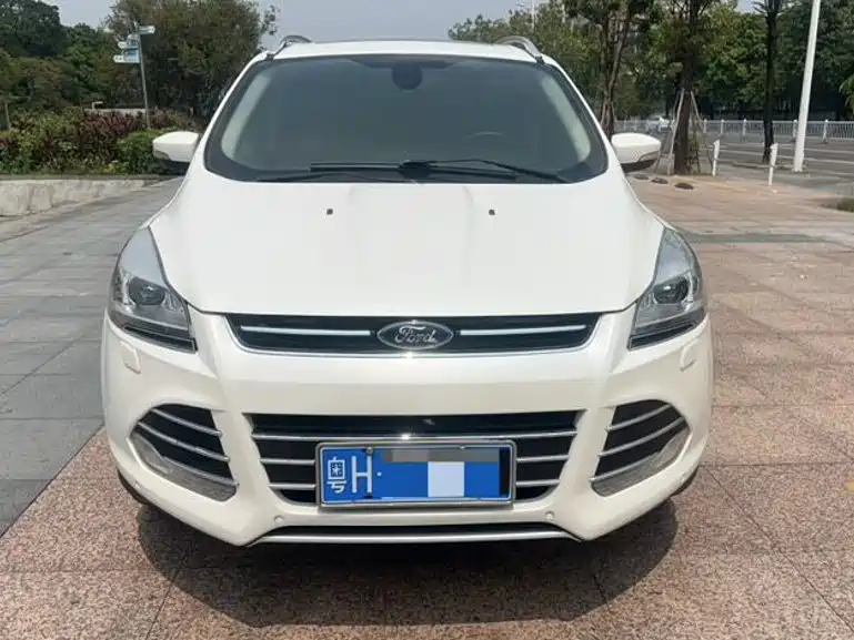 Фото 2 - Ford Kuga