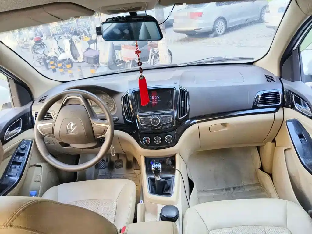 Baojun 730 2014 2014 1.5L Manual Comfort 7-seater