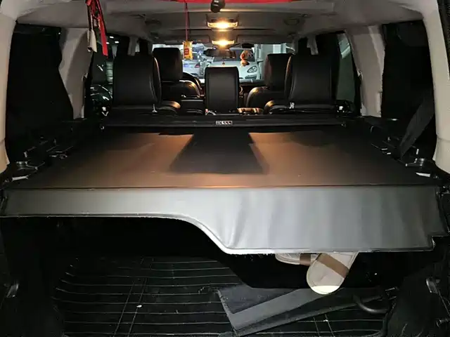 Land Rover Discovery 2014 3.0 SDV6 HSE Diesel — фото 5