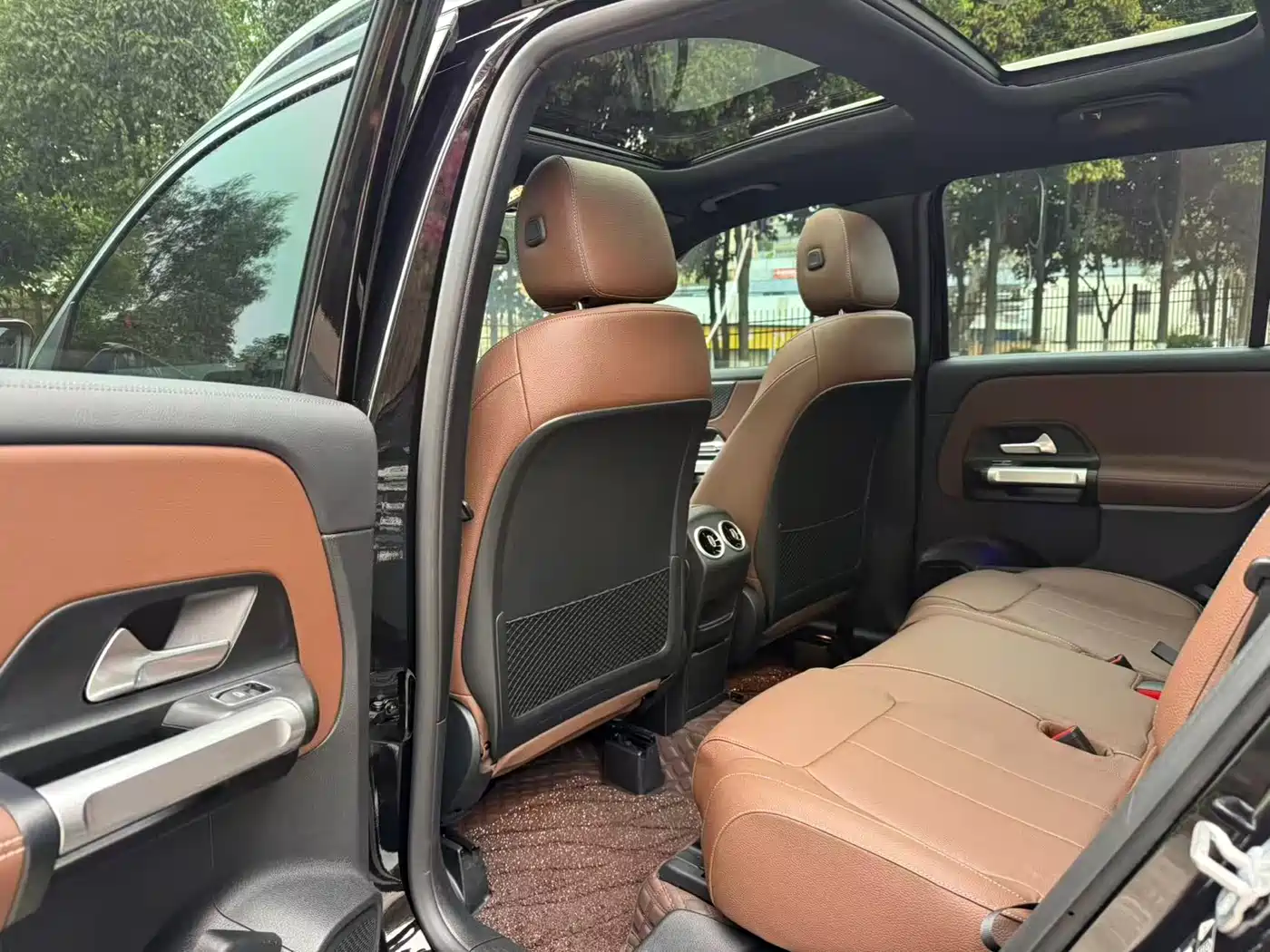 Mercedes-Benz GLB 2025 Model GLB 220 Fashion Style фото 32