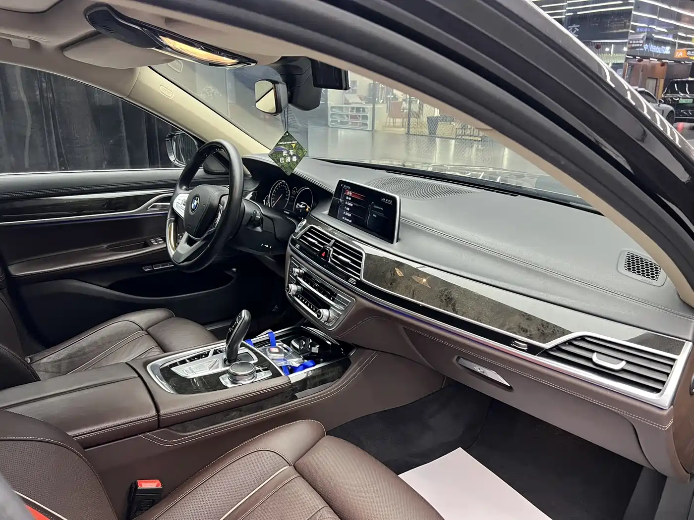 BMW 7 Series 2016 730Li Luxury фото 8