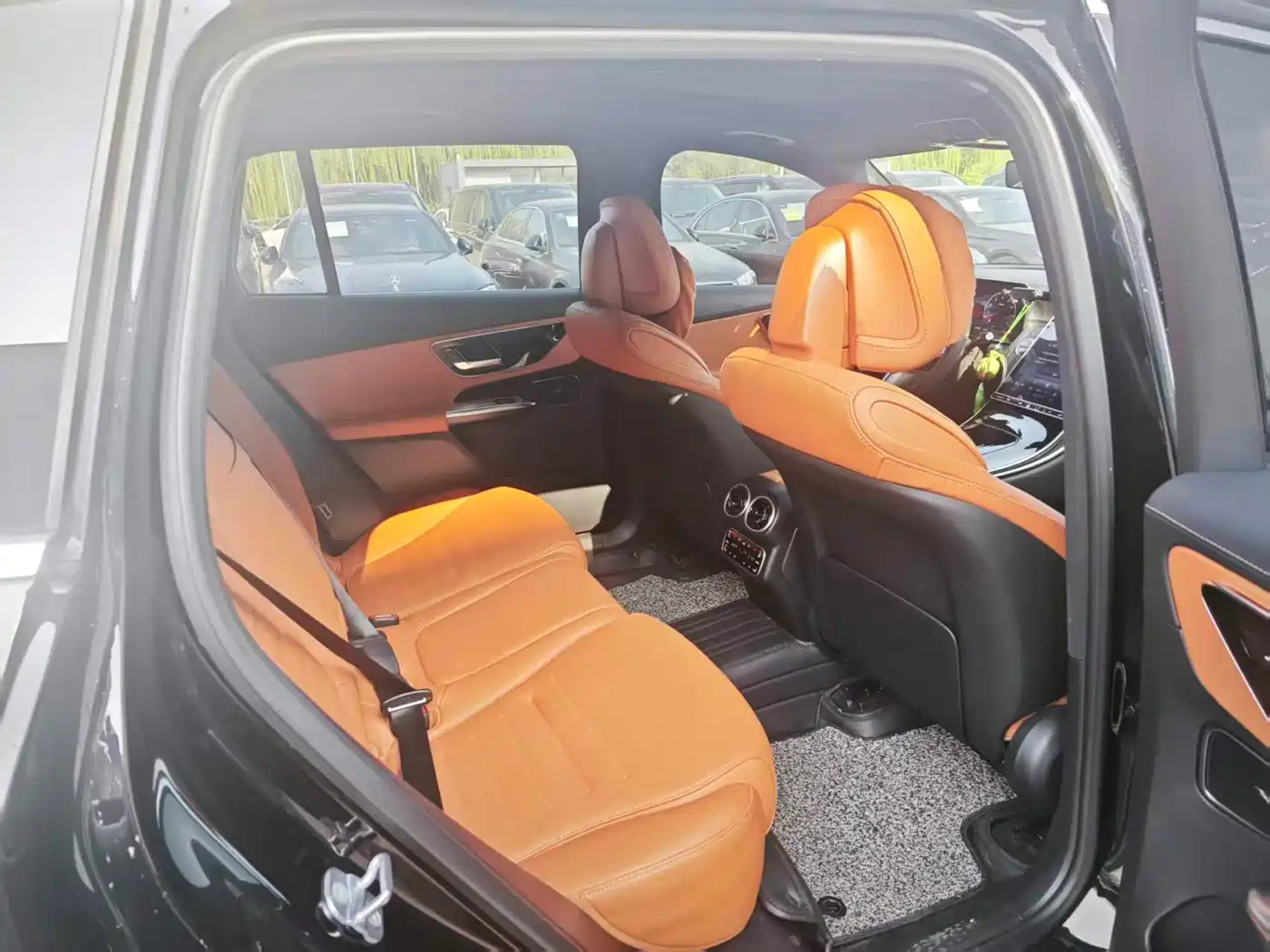 Photo 5 - Mercedes-Benz GLC
