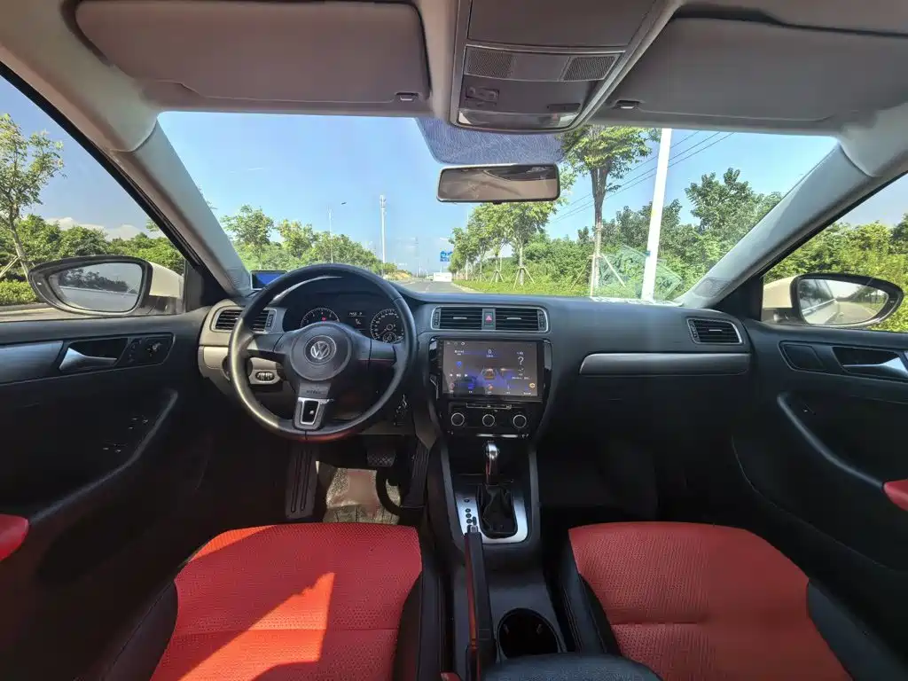 Фото 21 - Roewe RX5