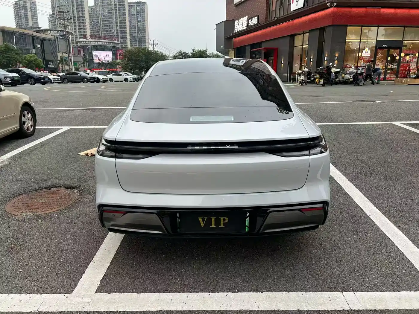 Geely Galaxy Galaxy E8 2024 2024 620km 4WD Starship Performance Edition