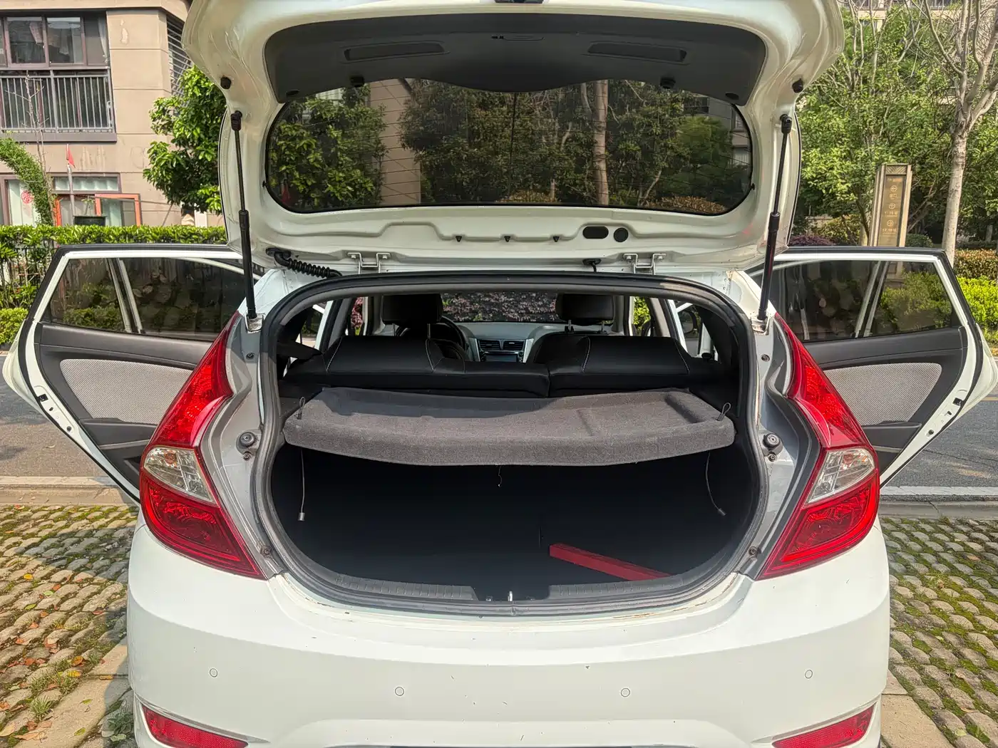 Hyundai Reina 2015 2014 Model 1.4L Automatic GLX