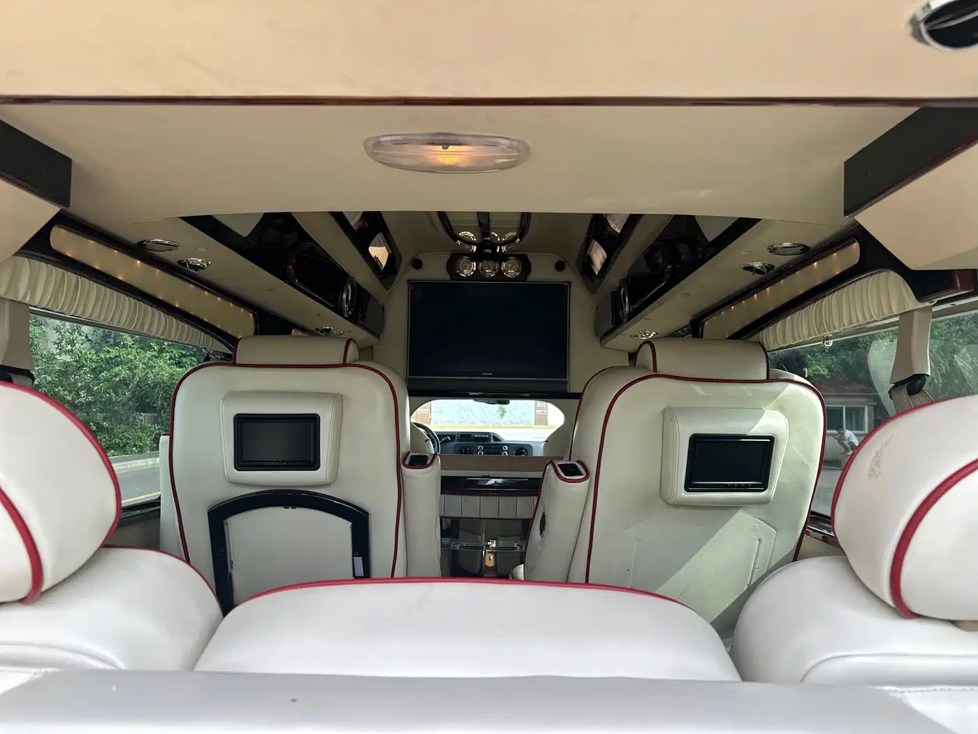 Ford E350 2010 2011 5.4L Standard Yacht Edition