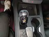 Photo 14 - Cadillac XT4