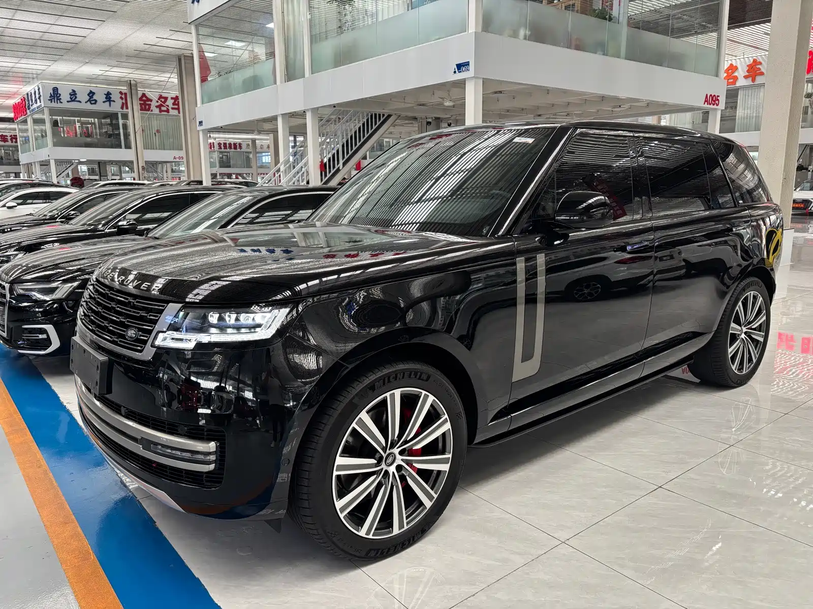 Photo 1 - Land Rover Range Rover