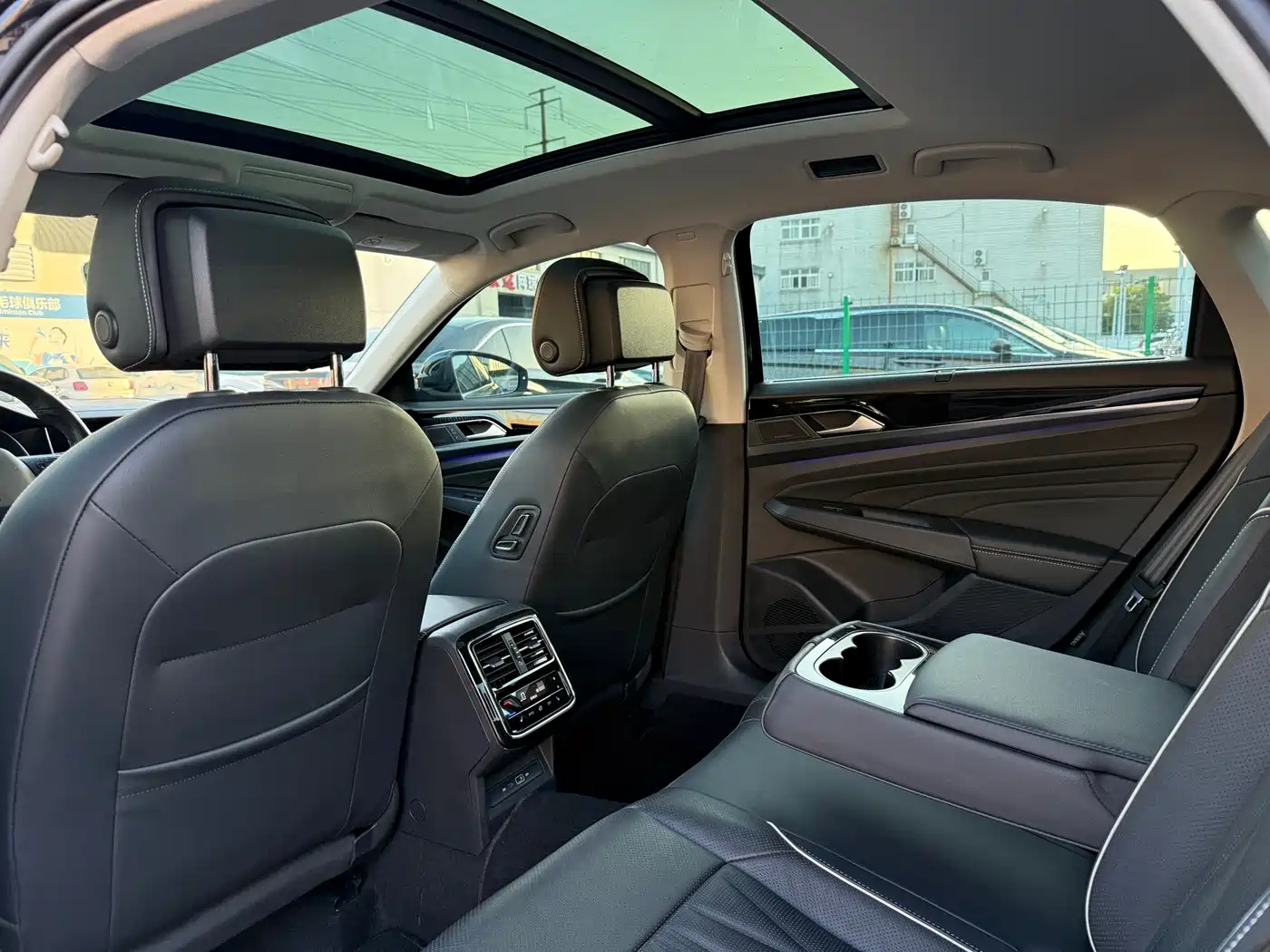 Volkswagen Passat 2022 380TSI Flagship Edition фото 17