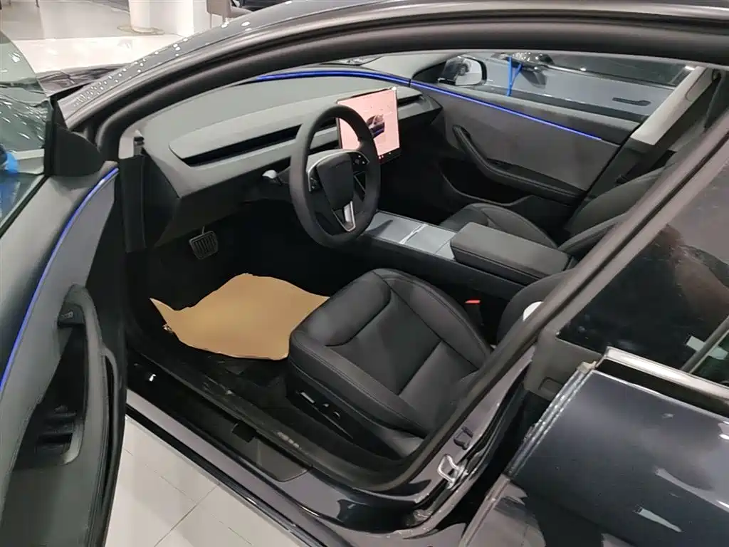 Tesla Model 3 2026 2025 Model Year Facelift Rear-Wheel Drive