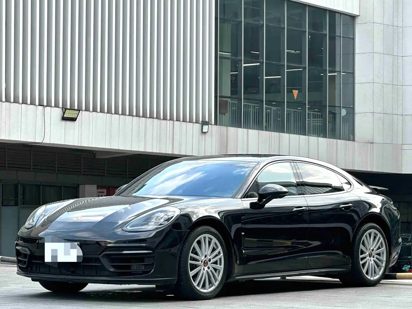 Photo 1 - Porsche Panamera