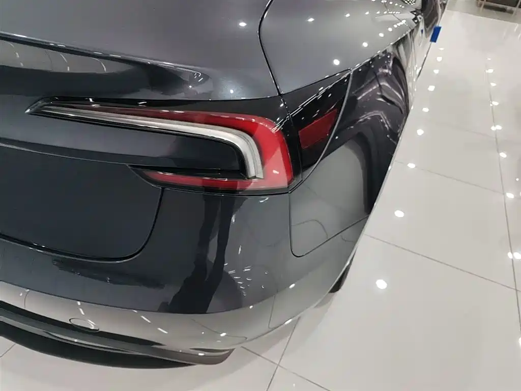 Tesla Model 3 2026 2025 Model Year Facelift Rear-Wheel Drive
