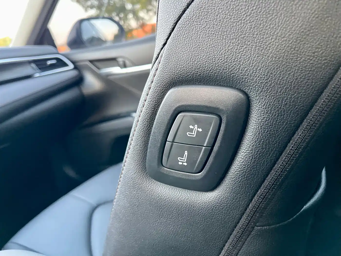 Toyota Camry 2021 Hybrid 2.5HGVP Leading Edition фото 16