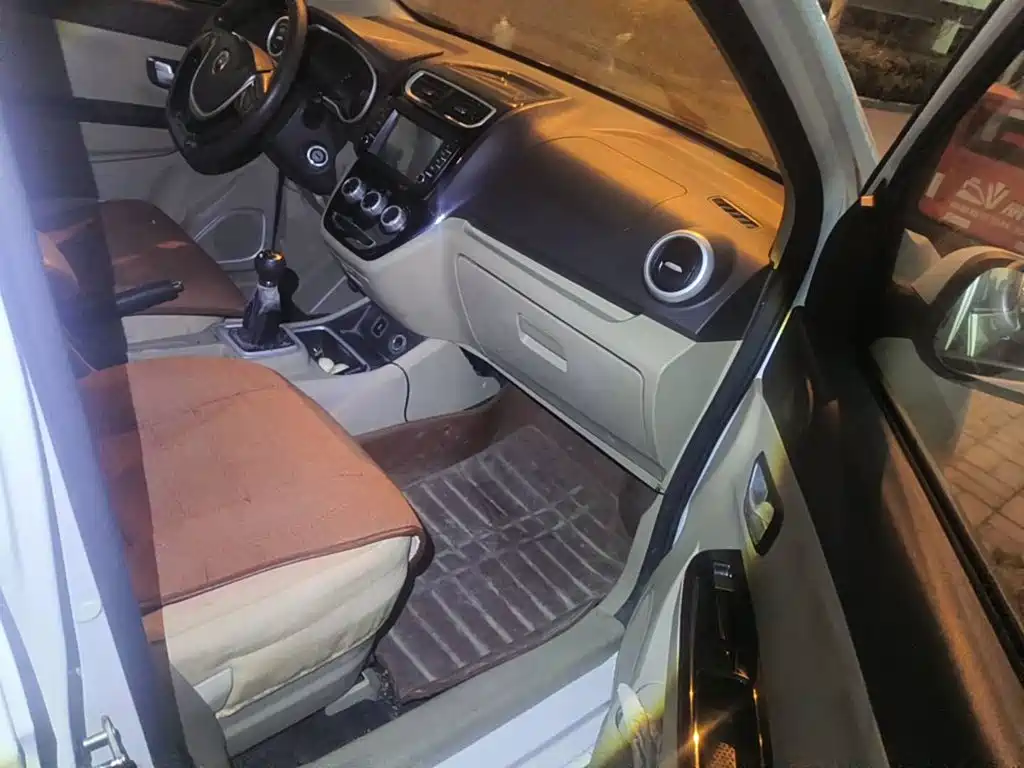 Jinbei Huachen Jinbei 750 2016 2015 1.5L Luxury