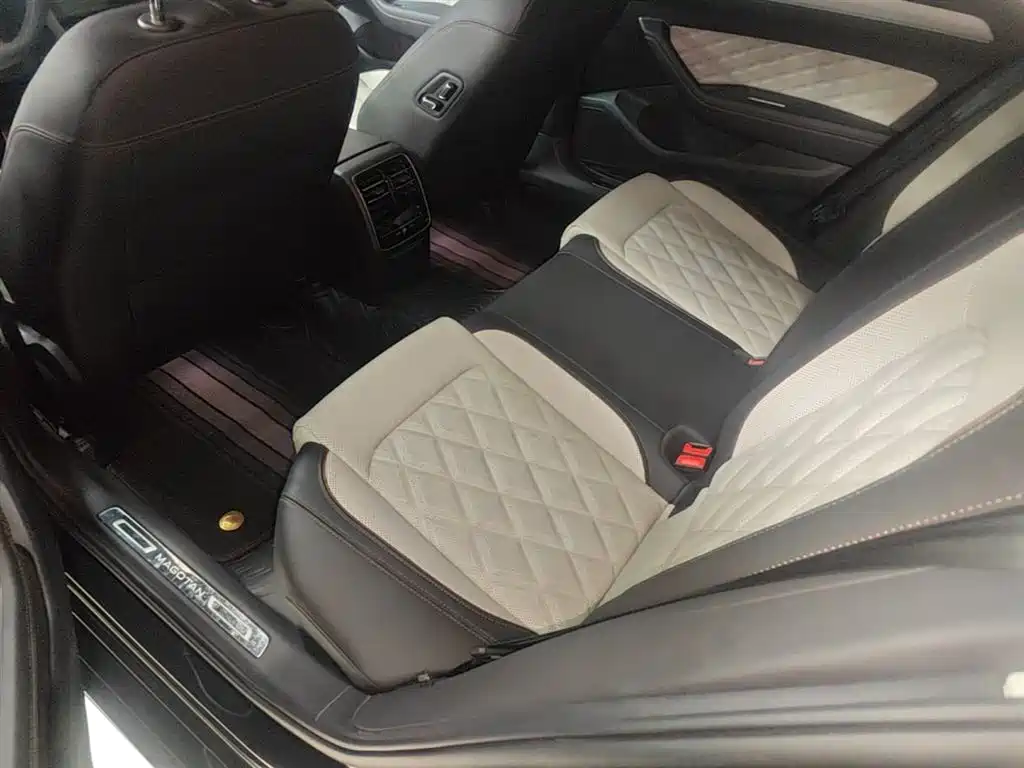 Volkswagen Magotan 2023 Model 2 Million Commemorative Edition 330TSI DSG Luxury фото 17