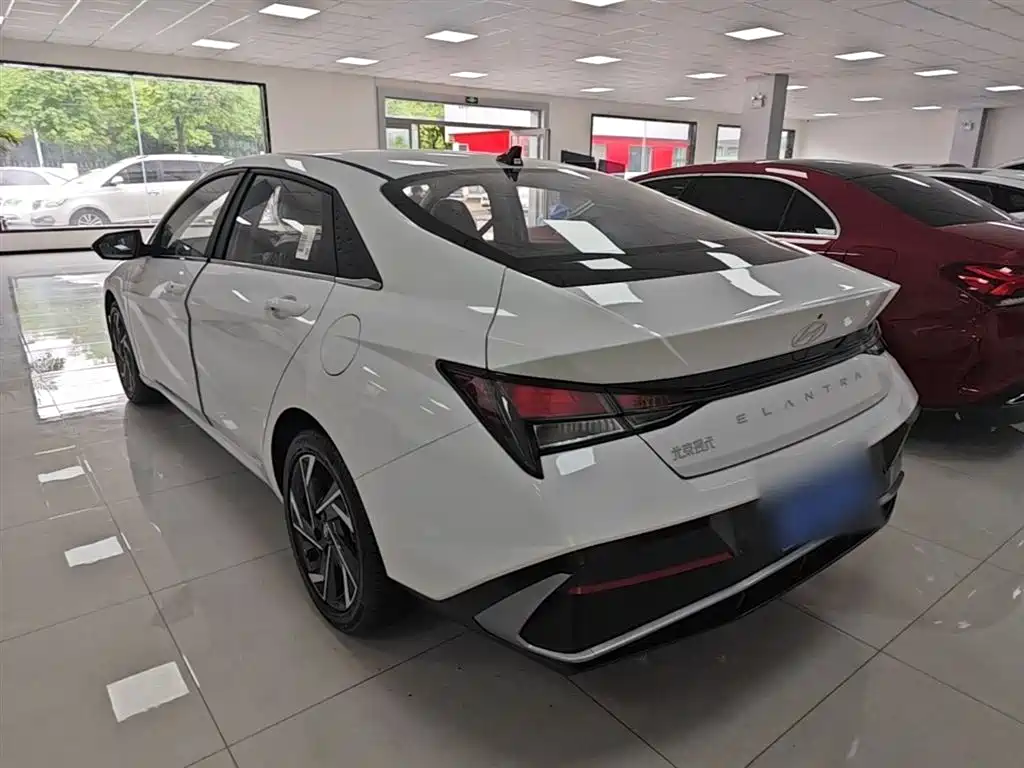 Hyundai Elantra 2023 1.5L CVT GLX Elite Edition фото 5