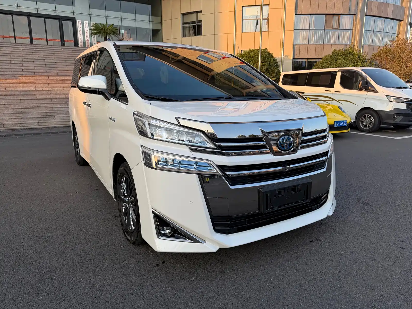 Фото 2 - Toyota Vellfire