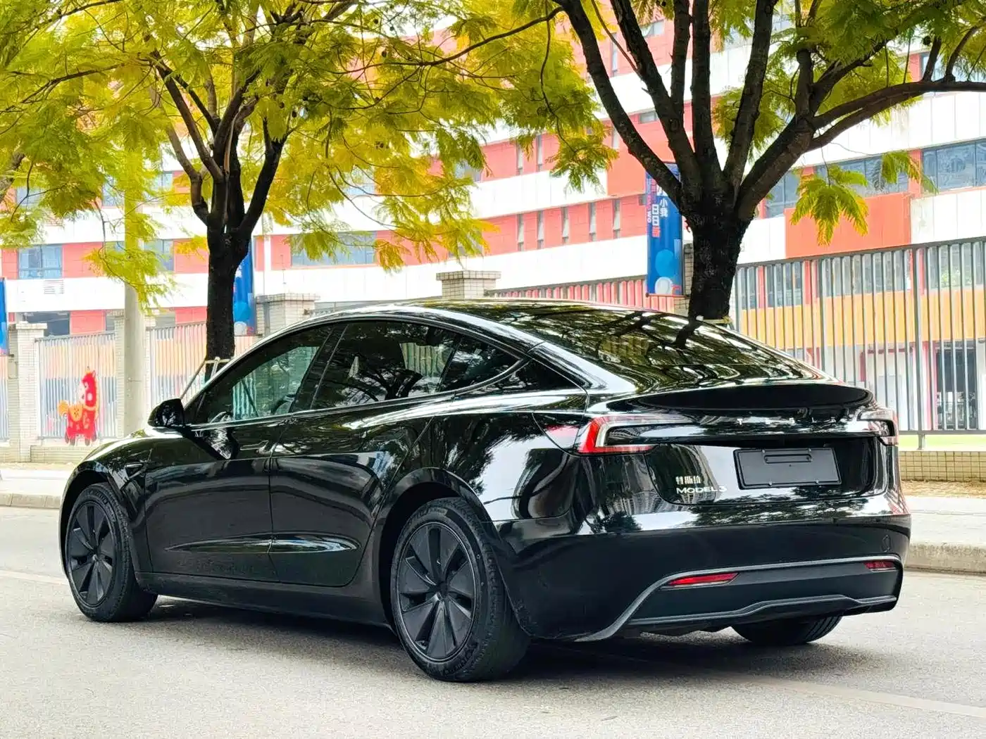 TESLA MODEL 3