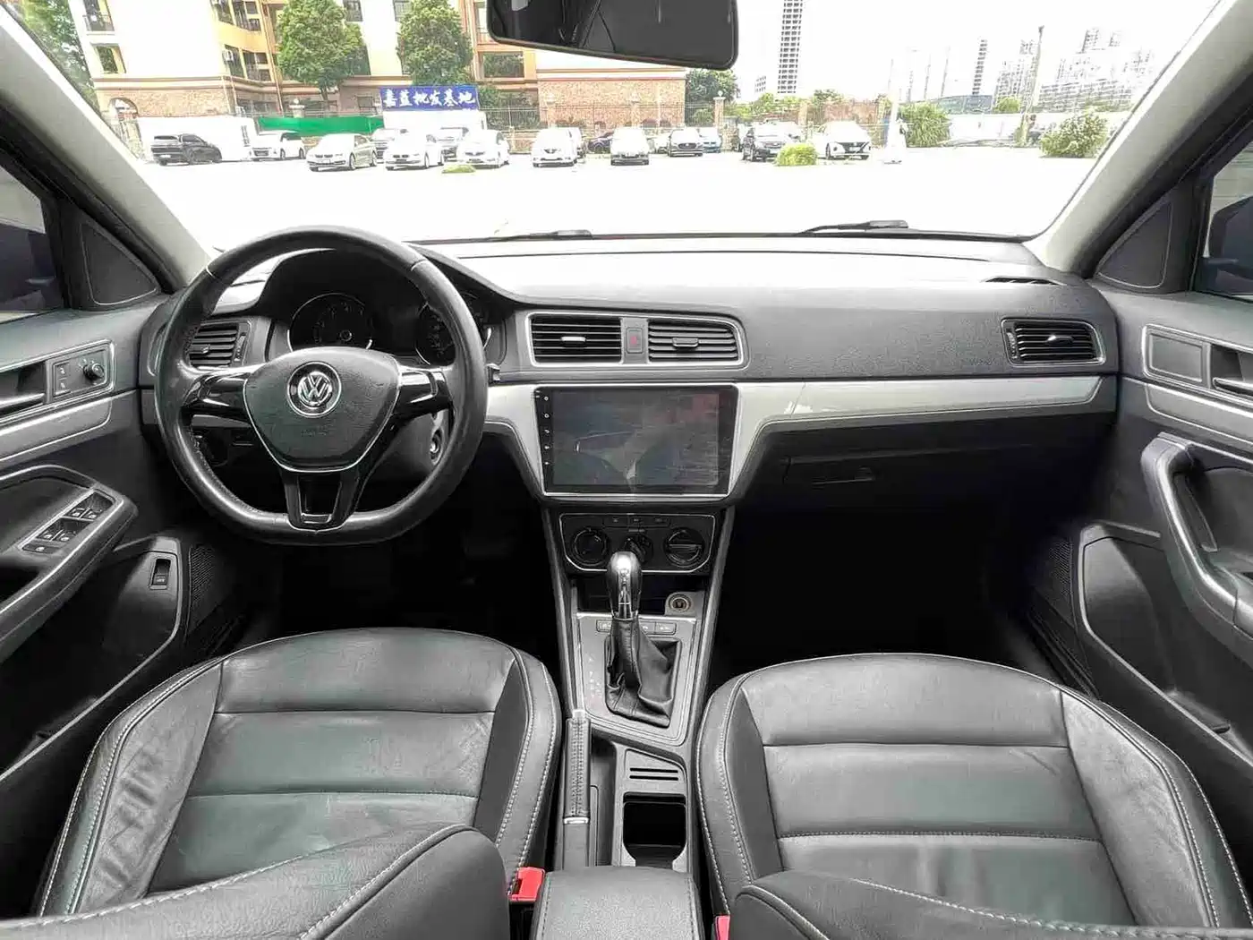 Volkswagen Lavida 2015 1.6L Automatic Comfort Edition фото 26
