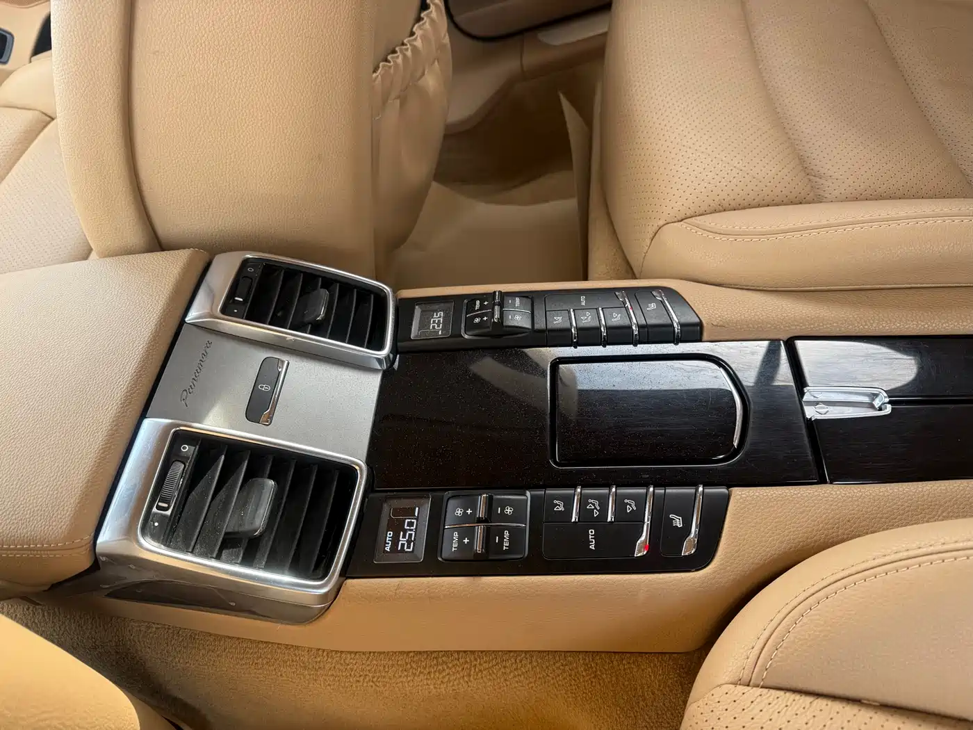 Porsche Panamera 2014 Panamera 4 3.0T фото 6
