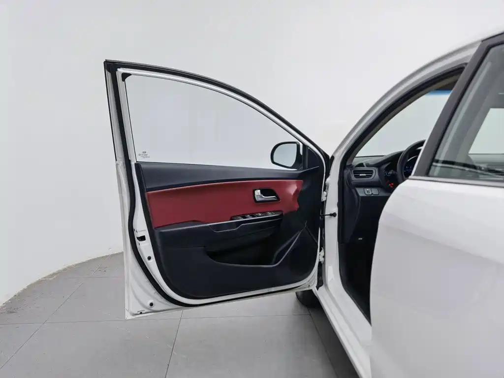 Photo 8 - Kia K2