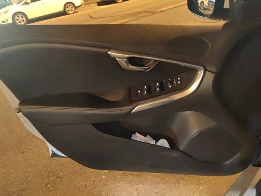Фото 7 - Volvo V40