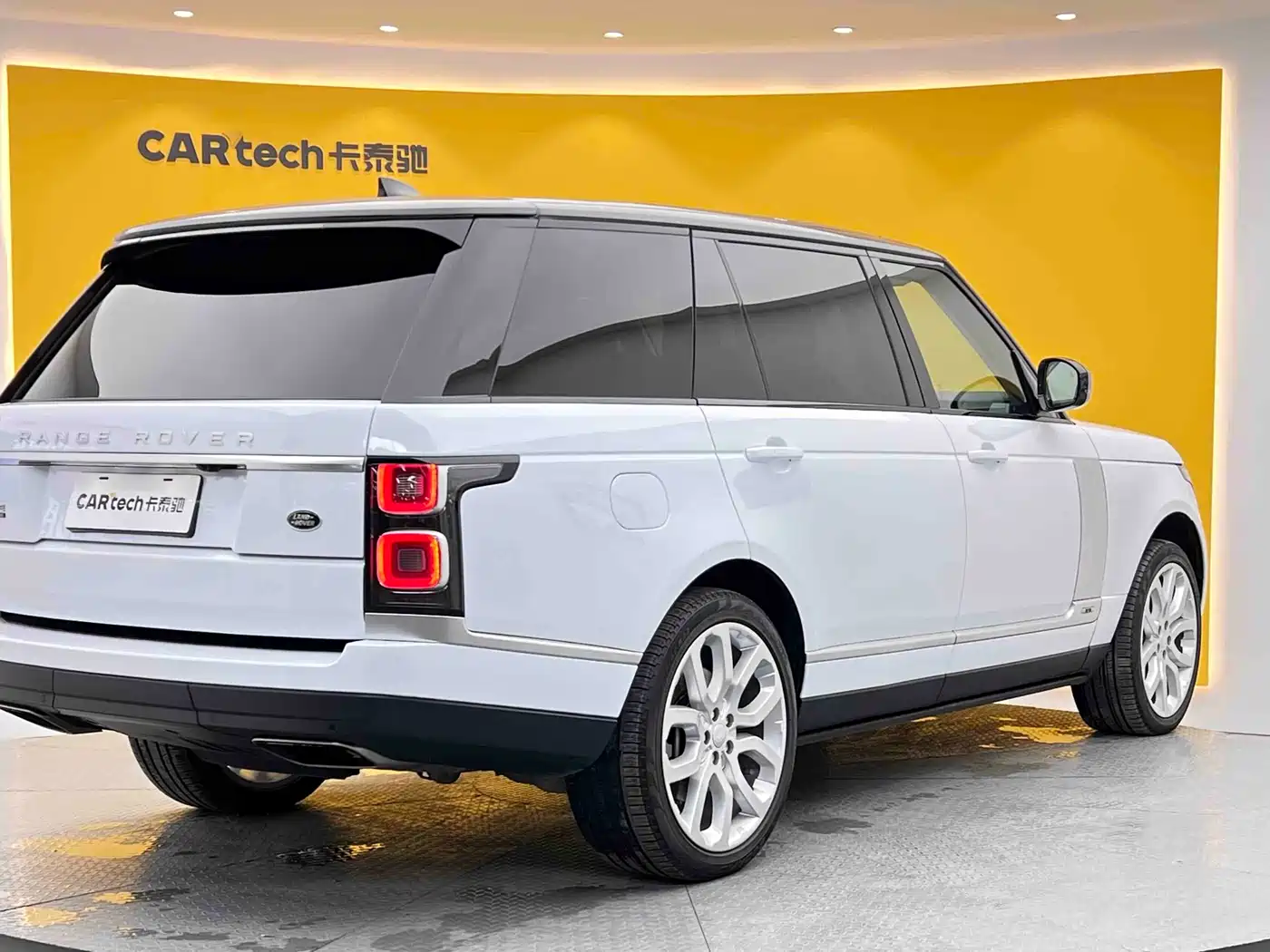 Land Rover Range Rover 2022 3.0 L6 400PS Heritage Extended Classic Edition фото 40