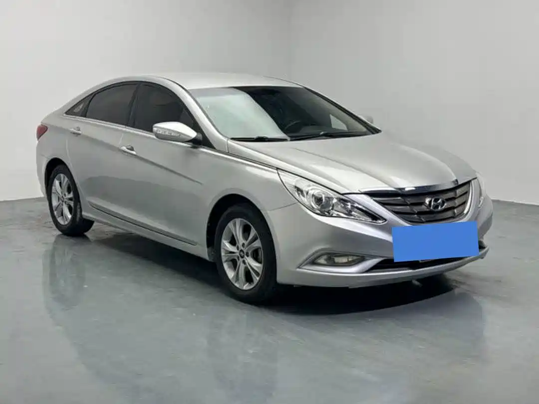Hyundai Sonata 2011 2.0L Automatic Fashion фото 3