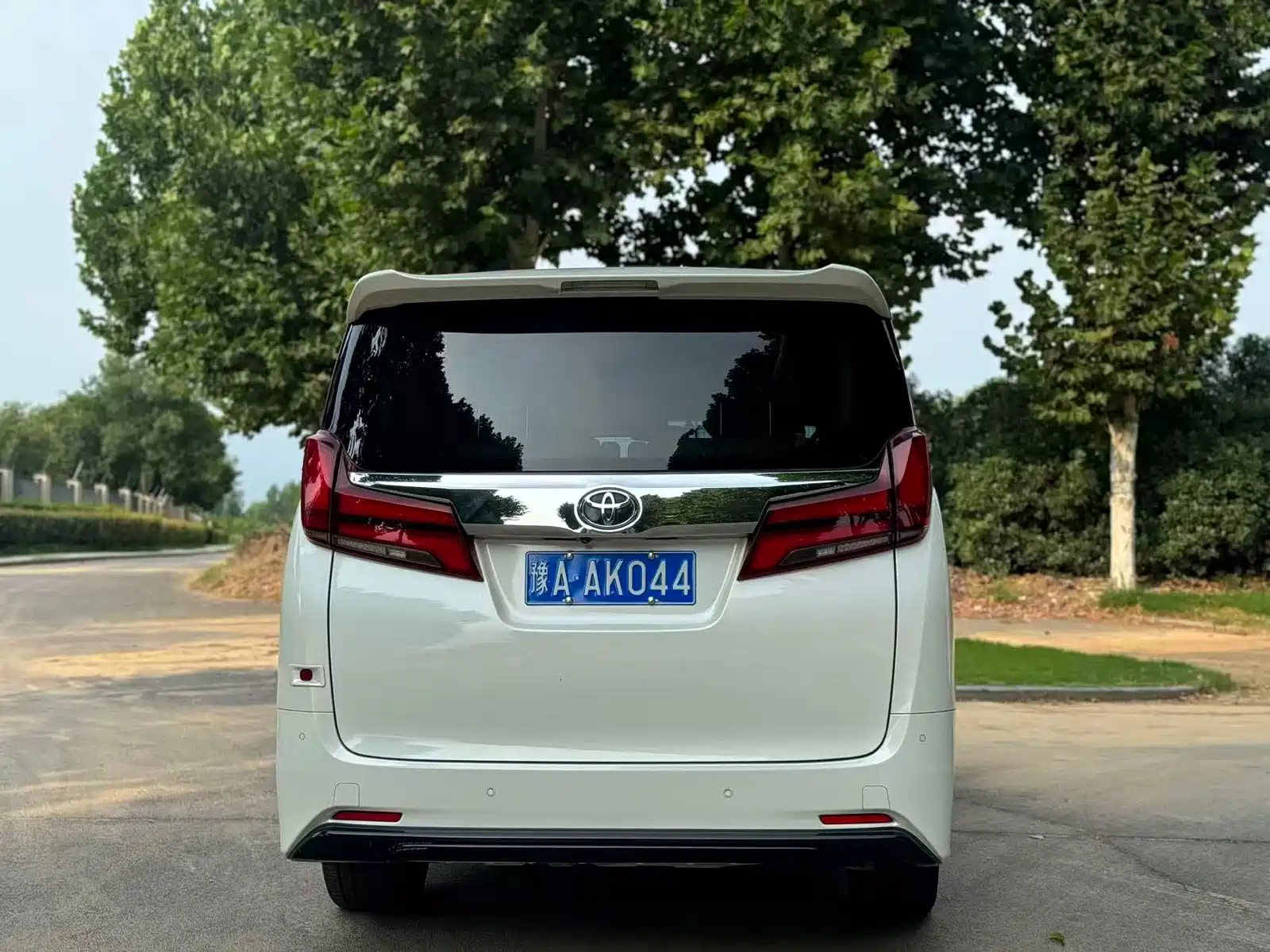 Photo 9 - Toyota Alphard