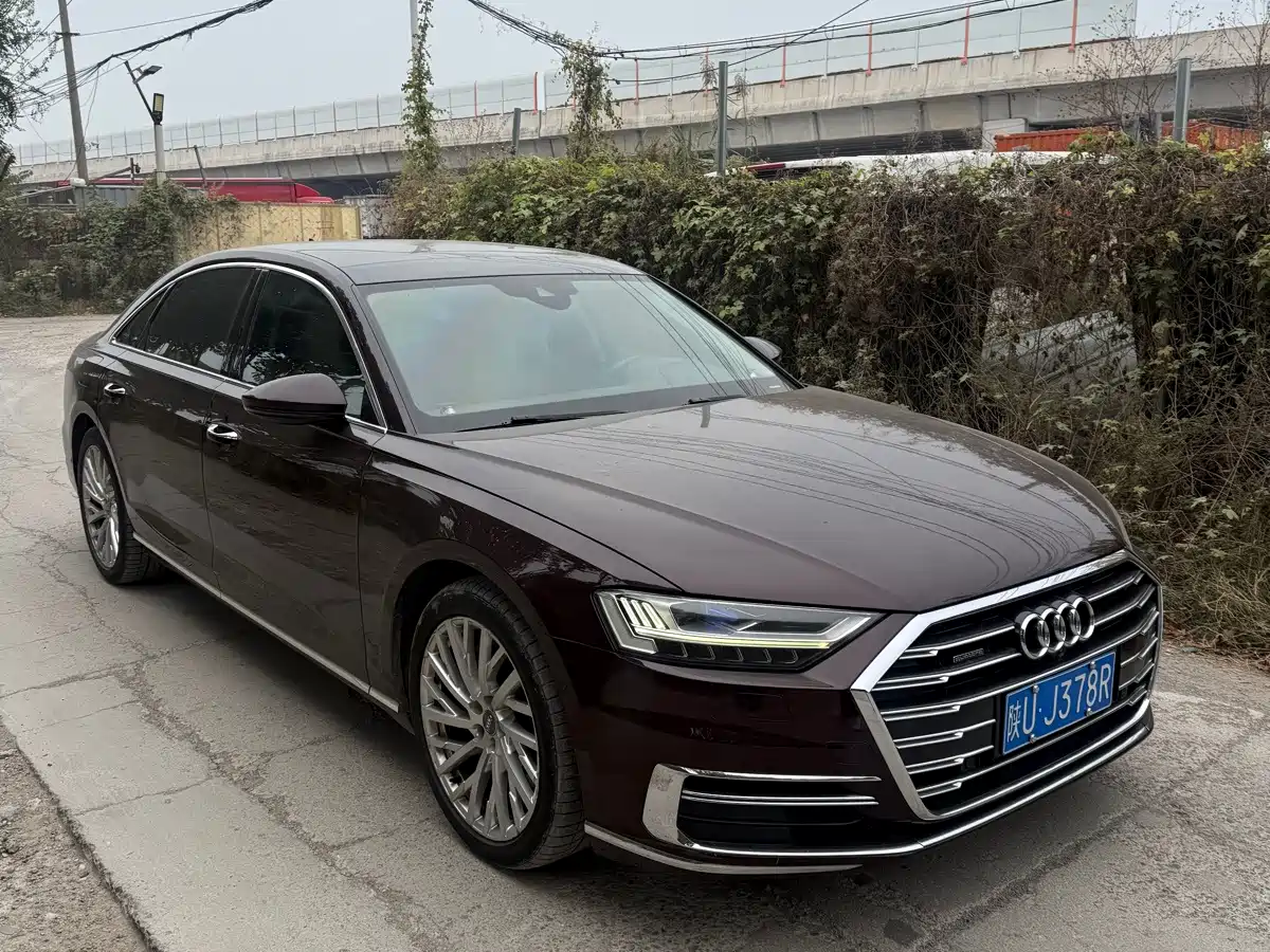 Фото 3 - Audi A8