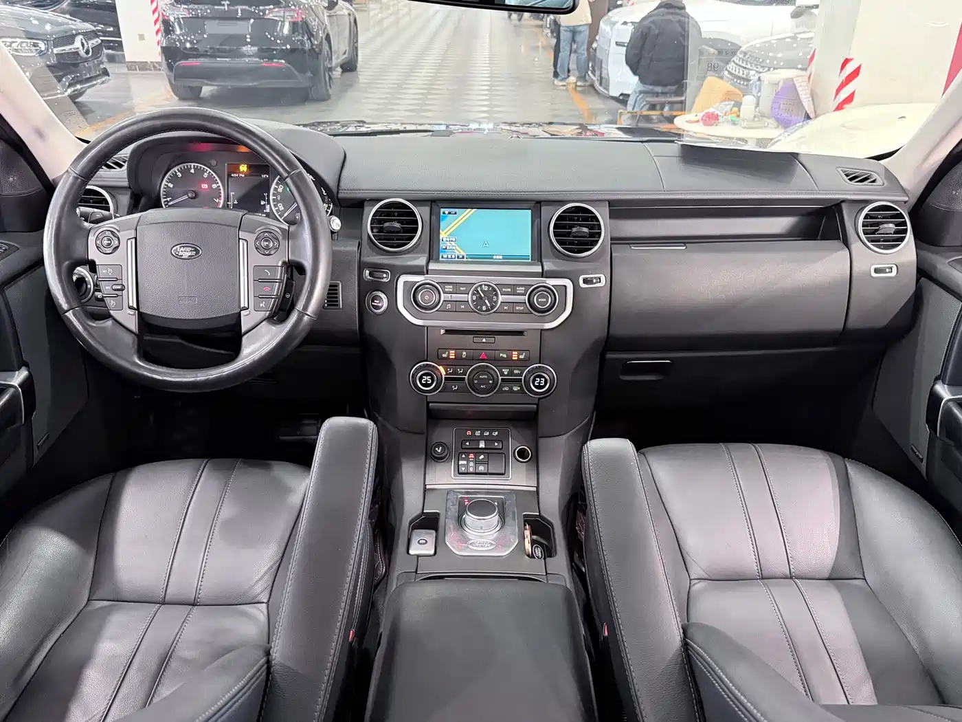 Land Rover Discovery 2016 3.0 SC Black Edition SE фото 8