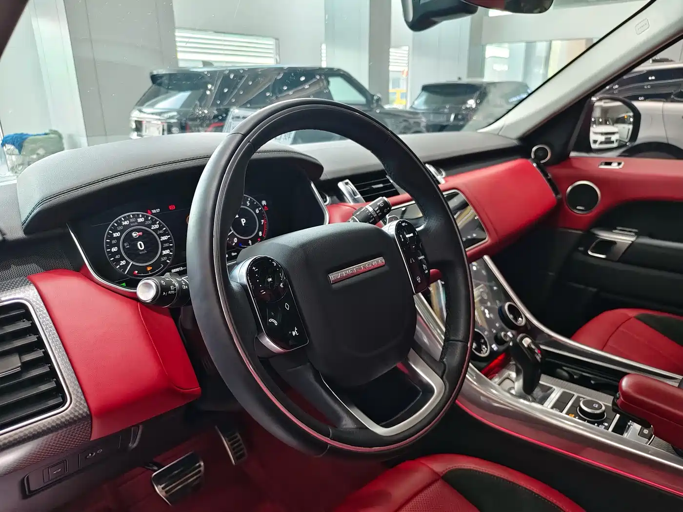 Land Rover Range Rover Sport 2021 3.0 L6 Gloss Black Edition фото 9