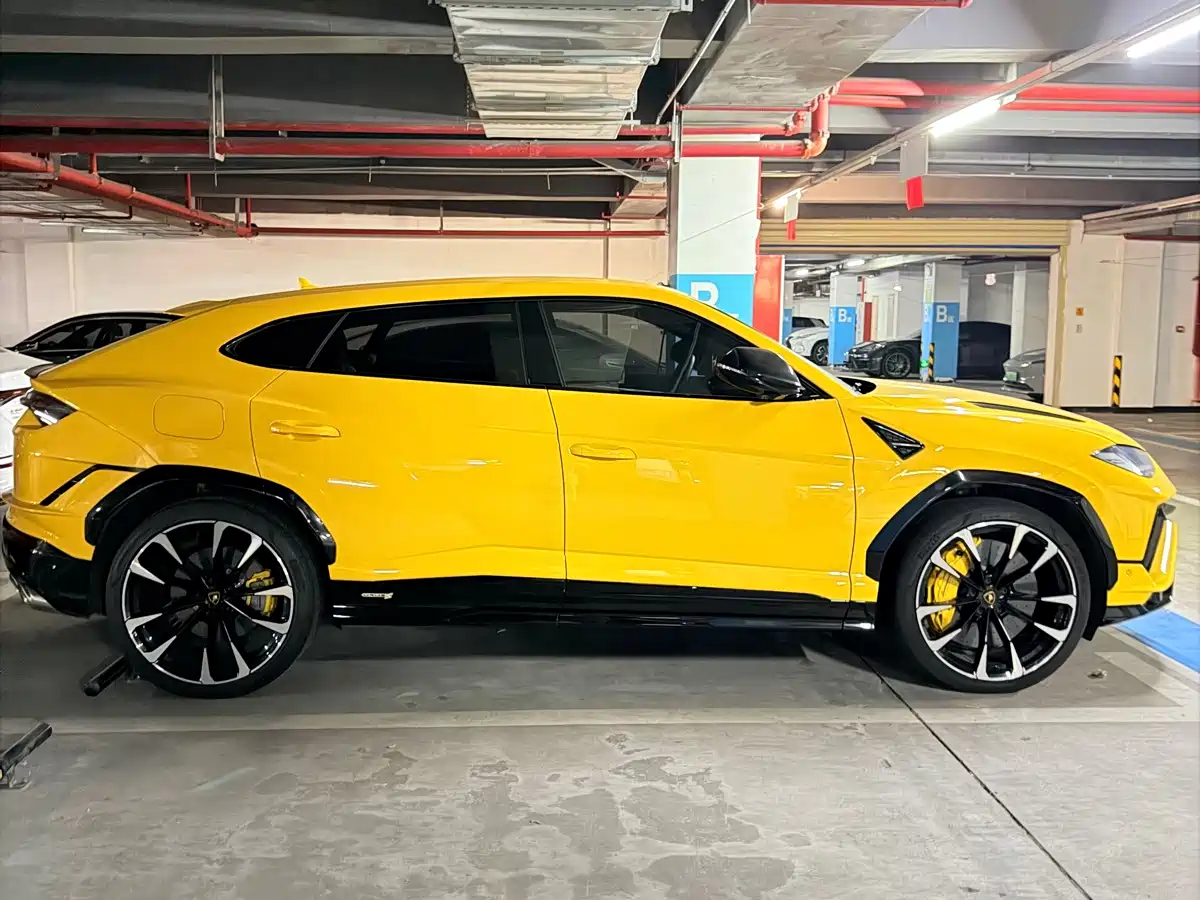 Фото 4 - Lamborghini Urus