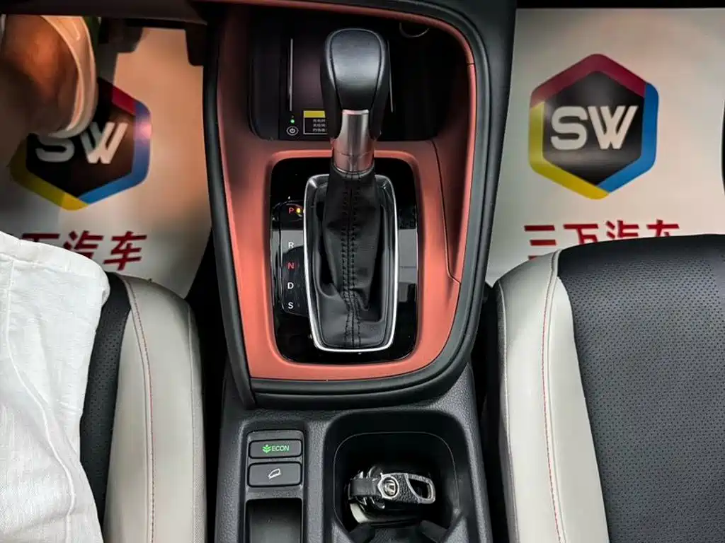Фото 12 - Honda Vezel