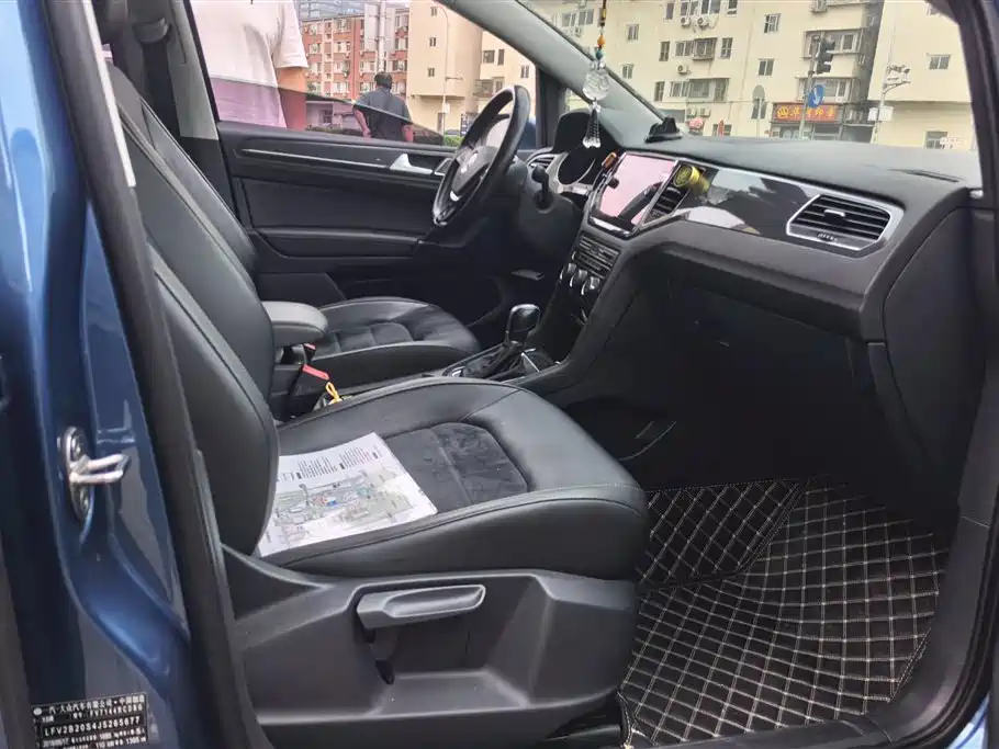Volkswagen Golf Sportsvan 2018 280TSI Automatic Luxury фото 8