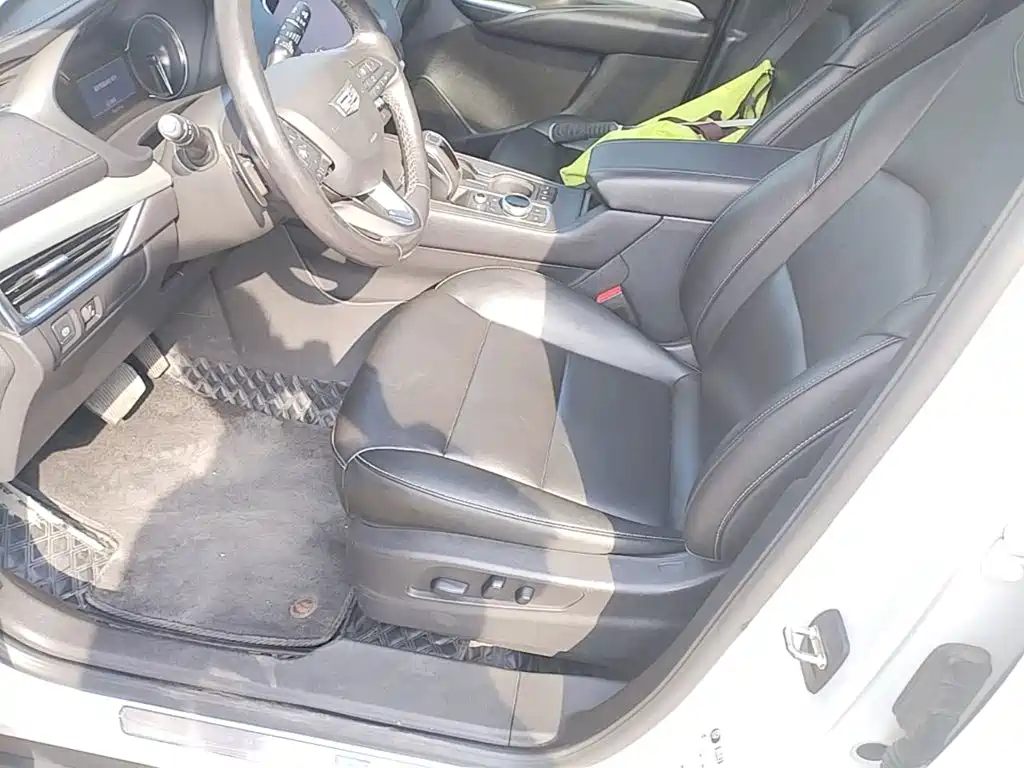 Cadillac XT4 2019 2018 28T FWD Leading Edition