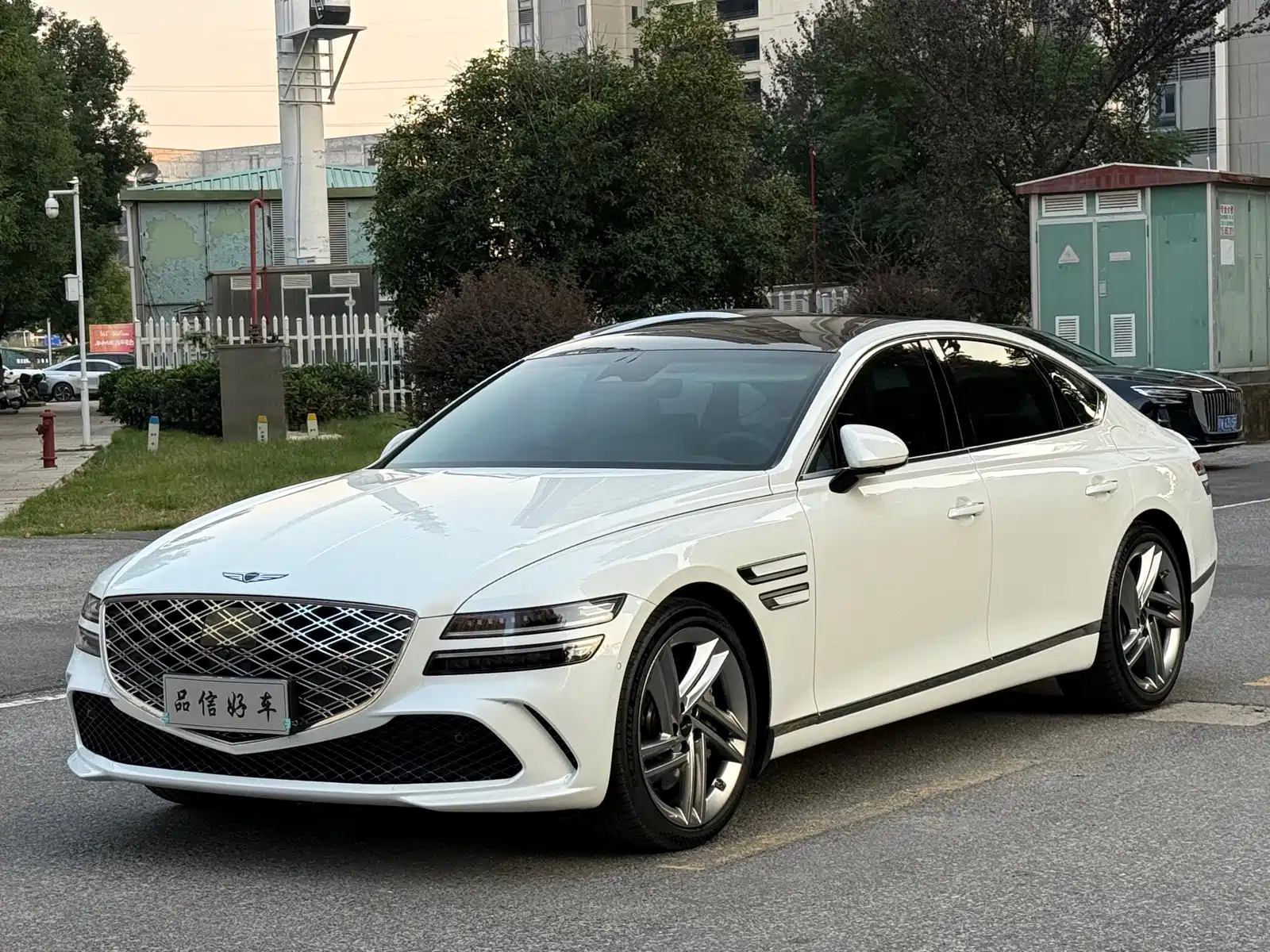 صورة 1 - Genesis G80