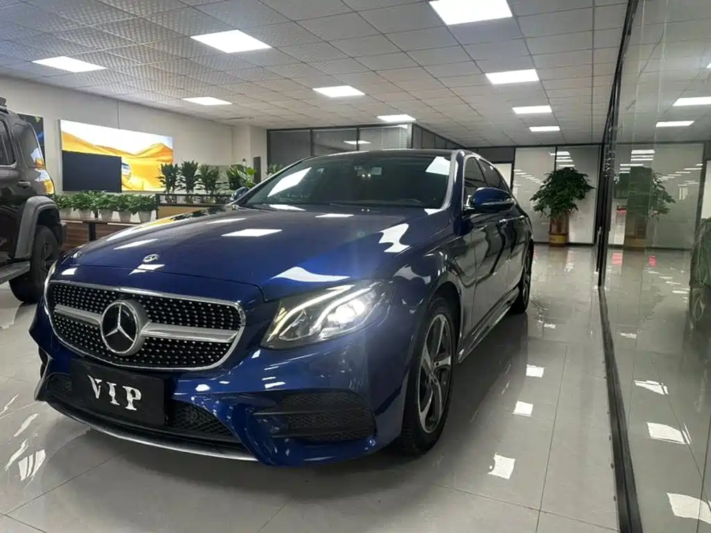 Фото 1 - Mercedes-Benz E-Class