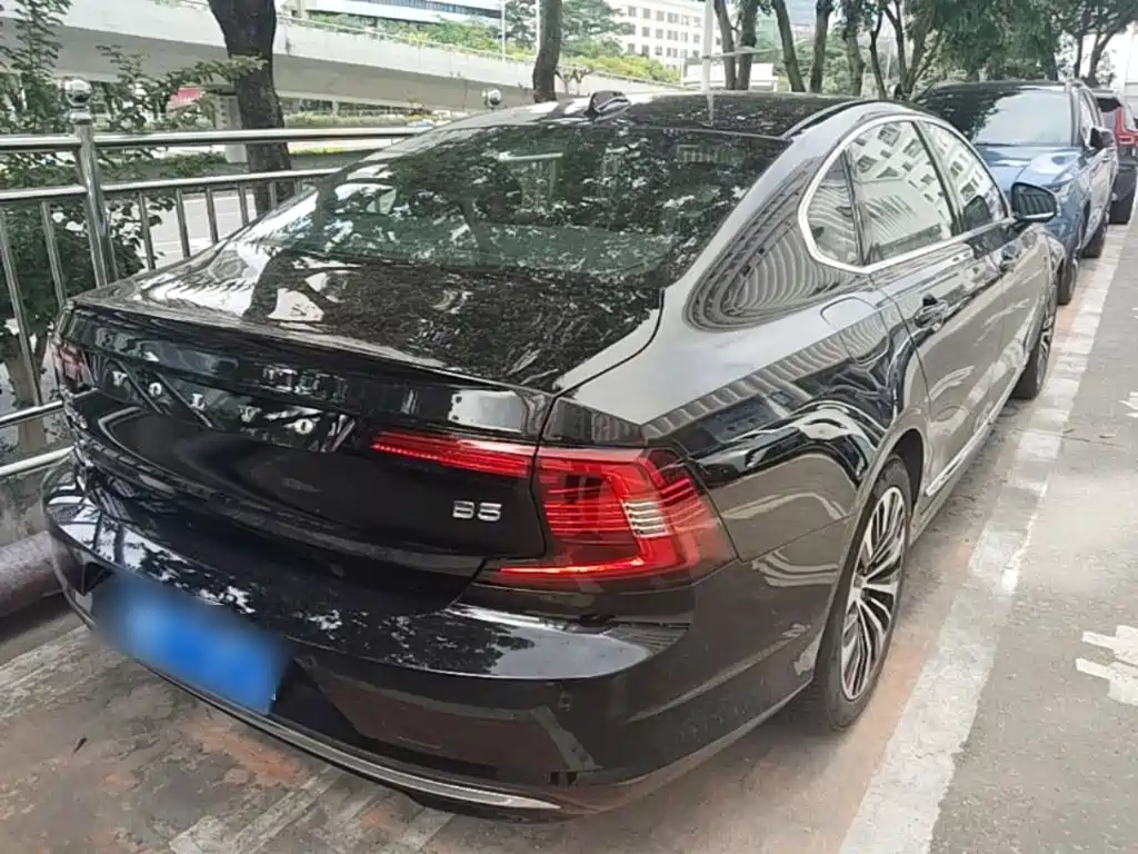 Volvo S90 2025 2024 B5 Momentum Luxury Edition