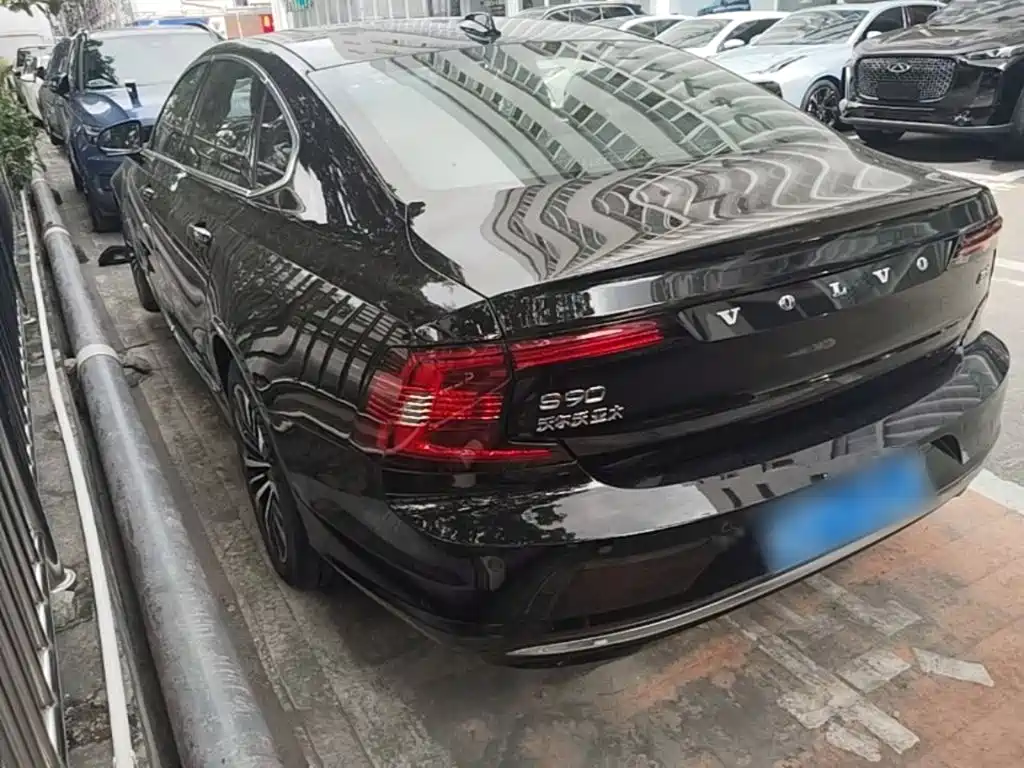 Volvo S90 2025 2024 B5 Momentum Luxury Edition