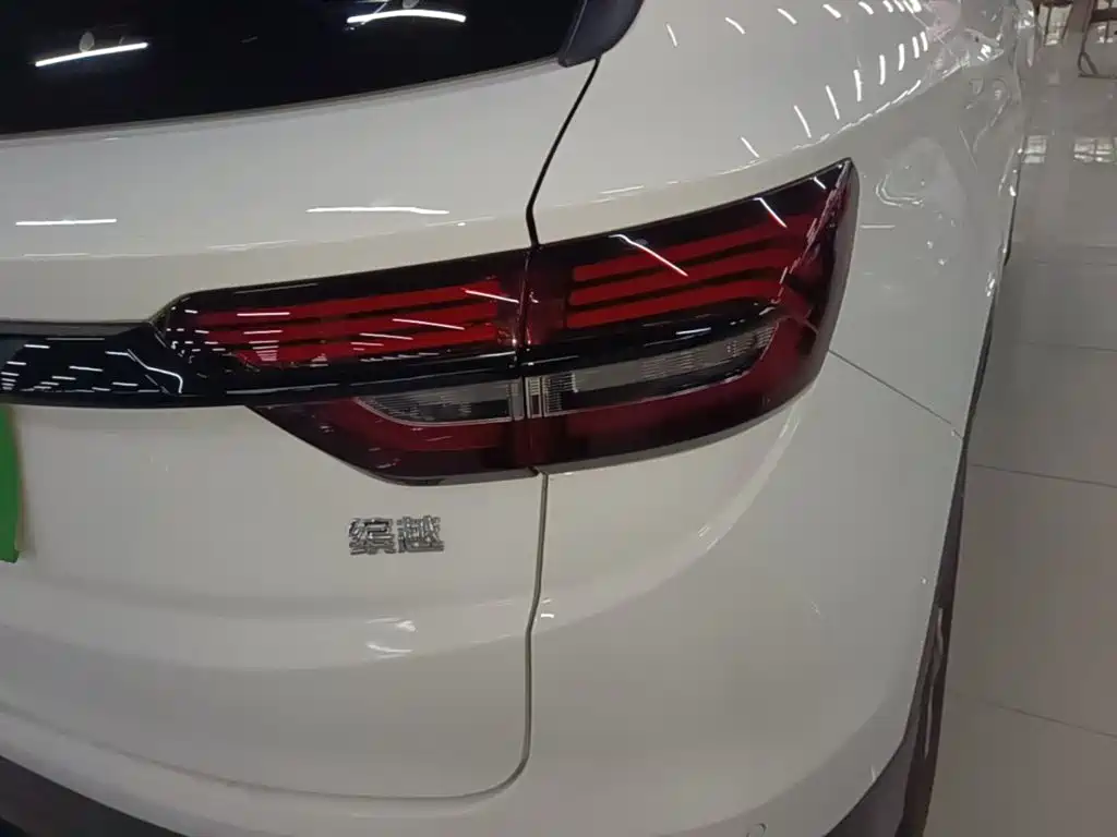 Фото 8 - Geely Coolray