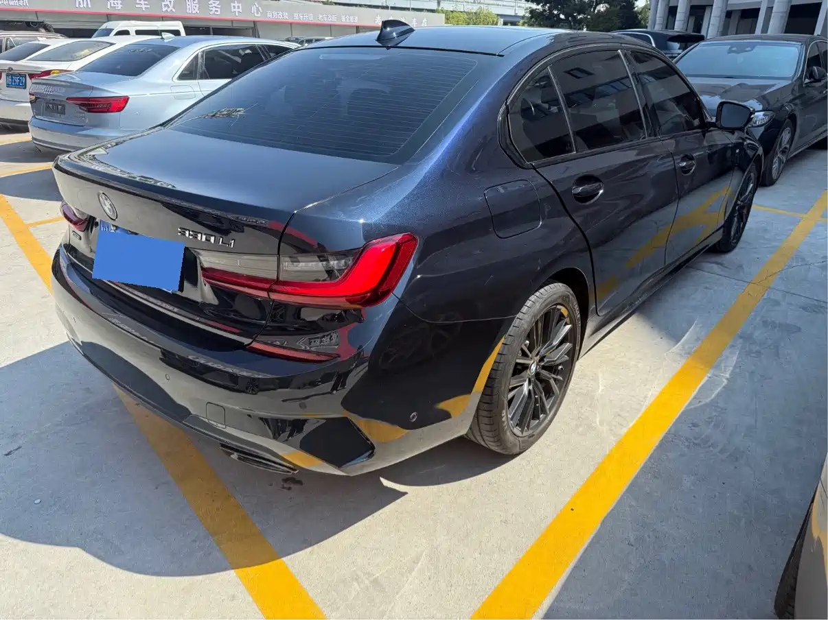 Photo 8 - BMW 3 Series