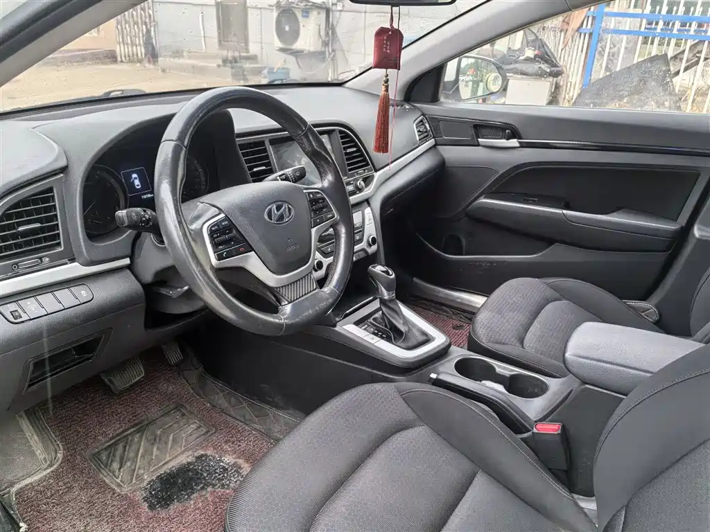 Hyundai Elantra 2016 Model 1.6L Automatic Smart Elite фото 12