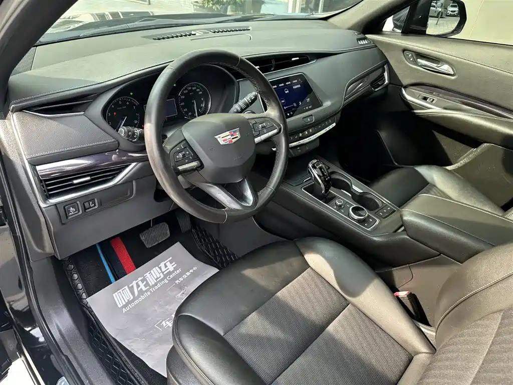 CADILLAC XT4