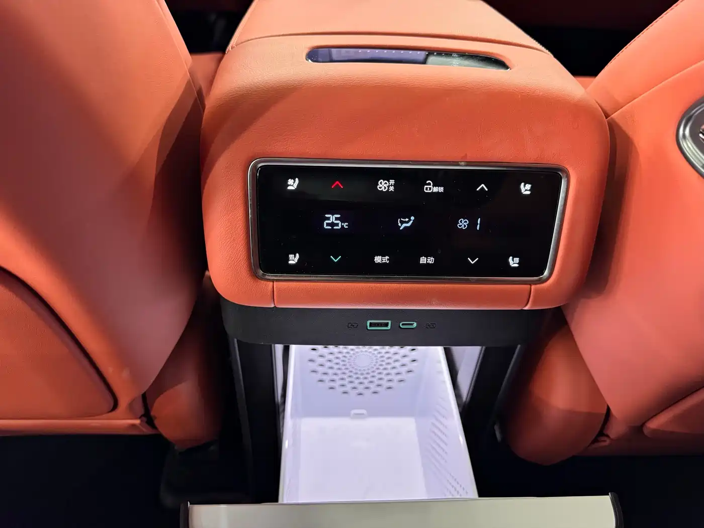 BYD Tang L 2025 DM 175KM Drone Player Edition фото 10