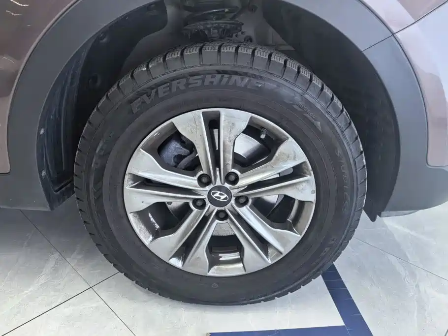 Hyundai Santa Fe 2014 2013 Model 2.4L Automatic 2WD Comfort